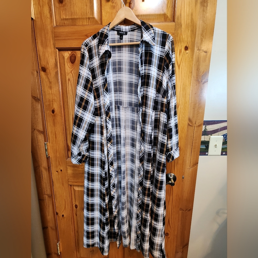torrid Black, White & Tan Plaid Duster, Size 3